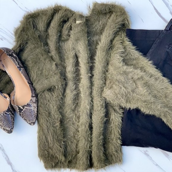 Fuzzy green sweater - Picture 6 of 6